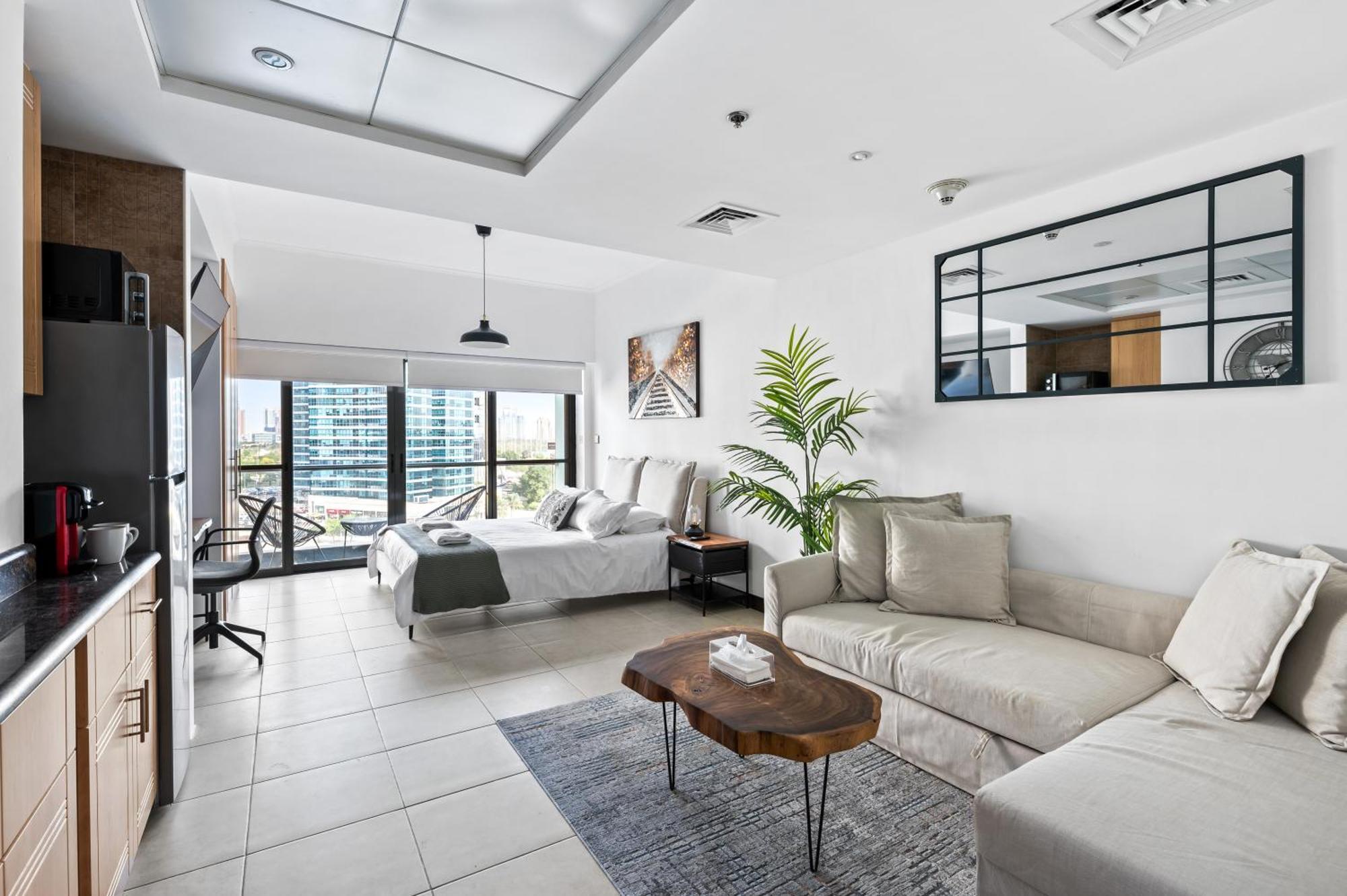 Upscale Studio Full Lake View In Goldcrest View Tower Dubai Dış mekan fotoğraf