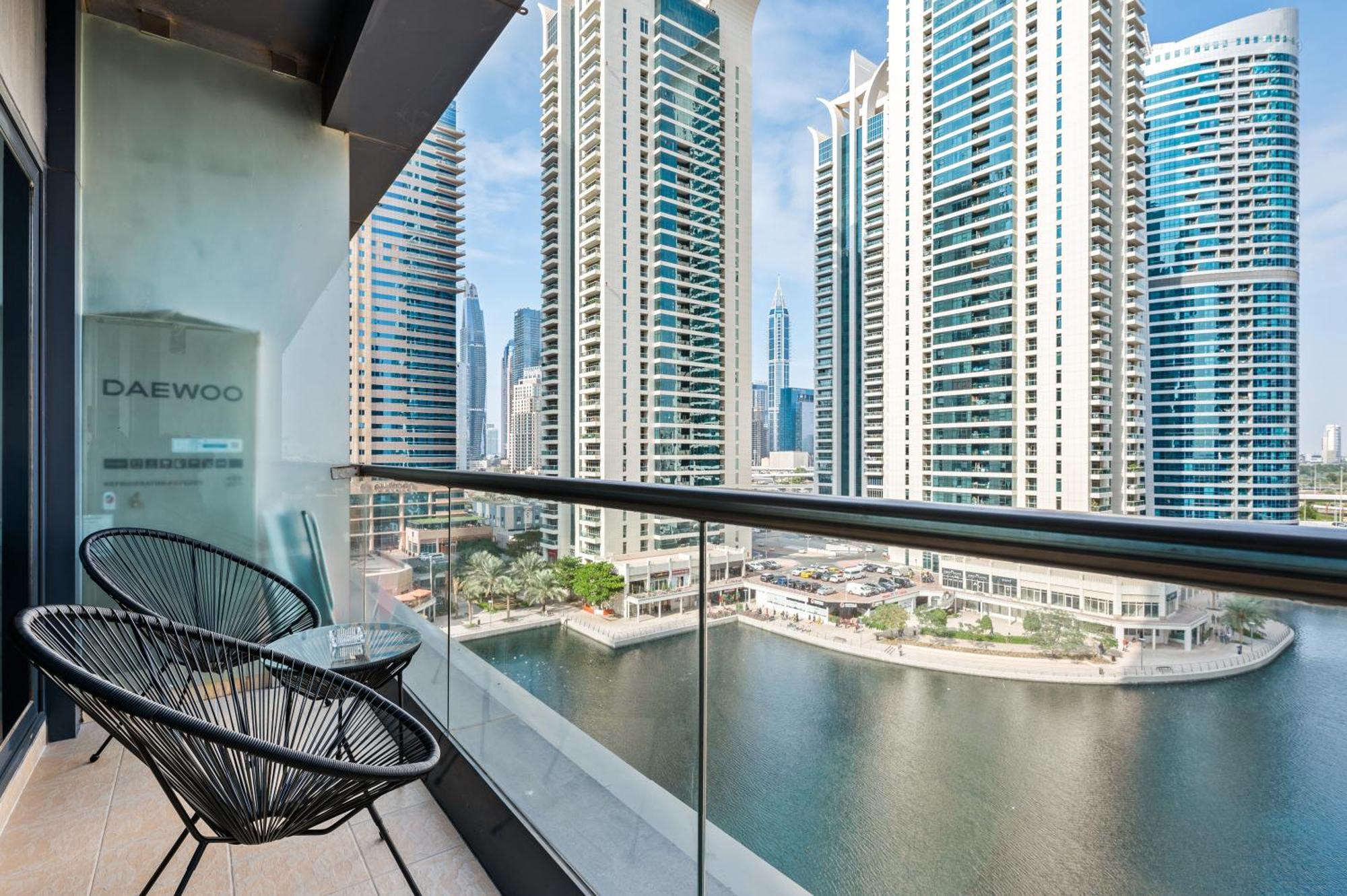Upscale Studio Full Lake View In Goldcrest View Tower Dubai Dış mekan fotoğraf
